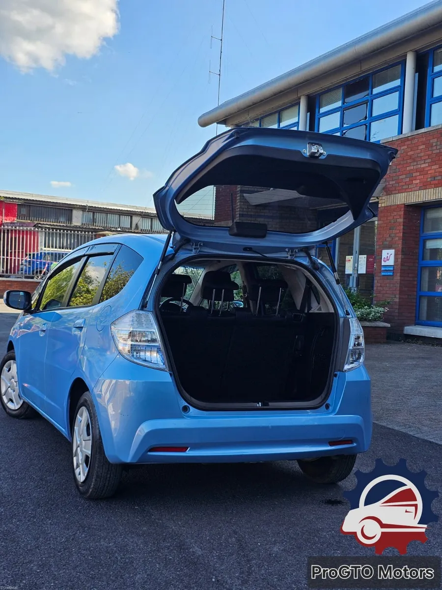 Honda Fit Hybrid Automatic - Image 4