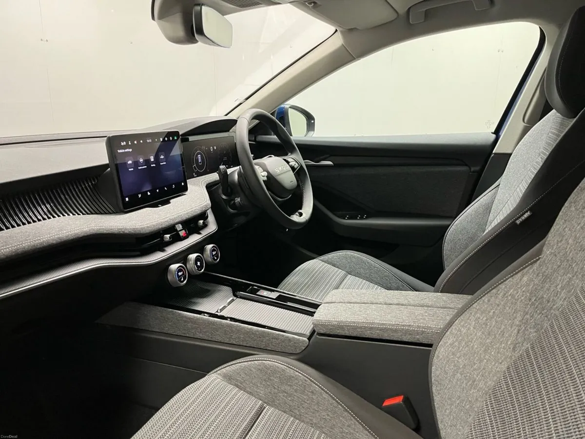 Skoda Superb Selection Combi DSG 2.0TDI 150BHP - R - Image 4