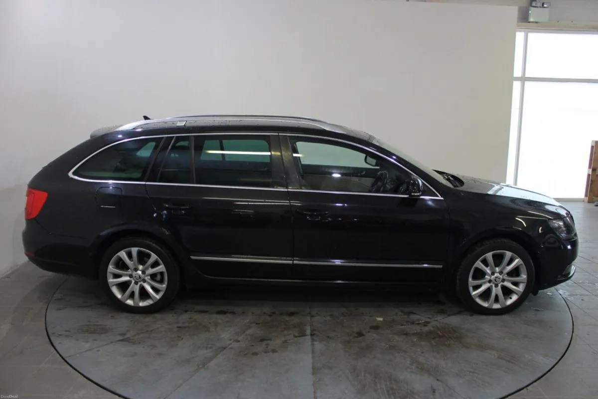 Skoda Superb 2.0 TDI 140hp Elegance - Image 4