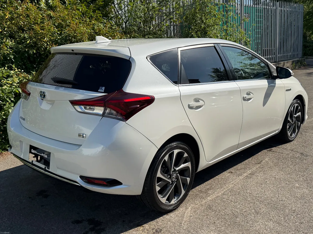 Toyota Auris Hybrid Great Spec! (Finance available - Image 4