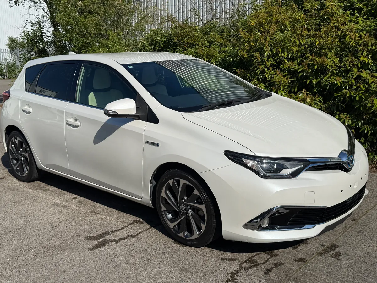 Toyota Auris Hybrid Great Spec! (Finance available - Image 3