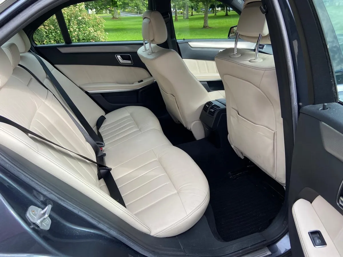 Mercedes Benz E-Class 220 - Image 3