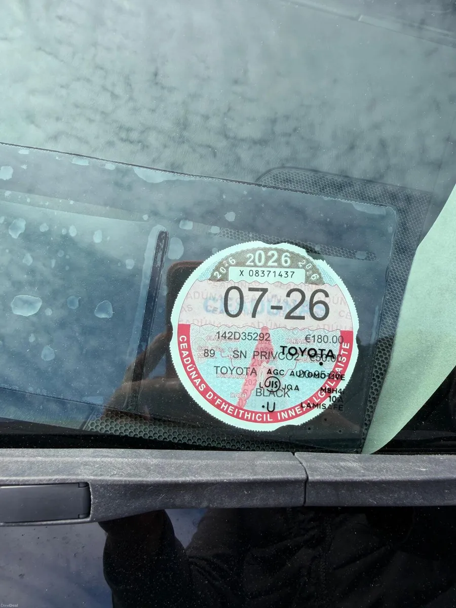 Toyota prius alpha - Image 6