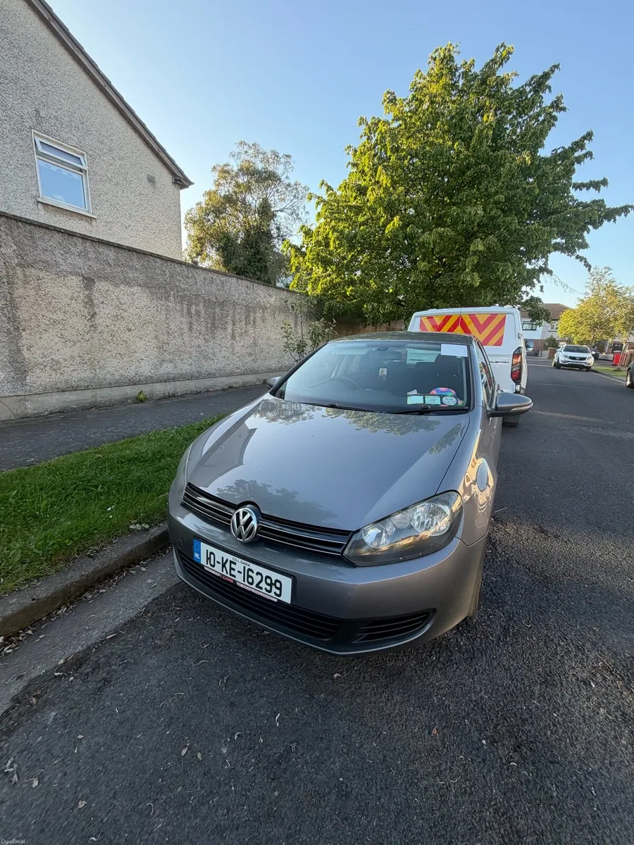 2010 Volkswagen Golf - Image 1