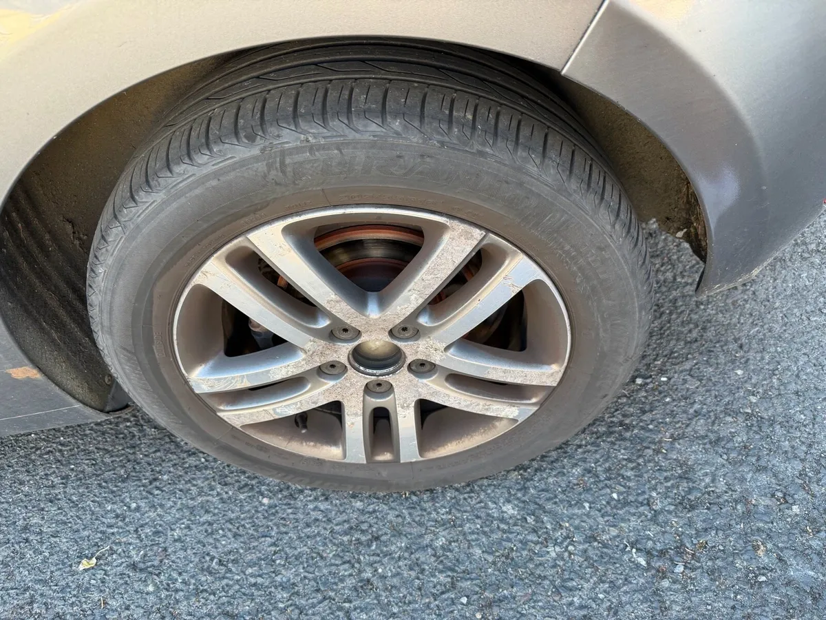 2010 Volkswagen Golf - Image 3
