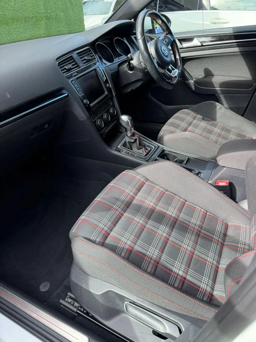 Volkswagen Golf GTI DSG automatic - Image 4
