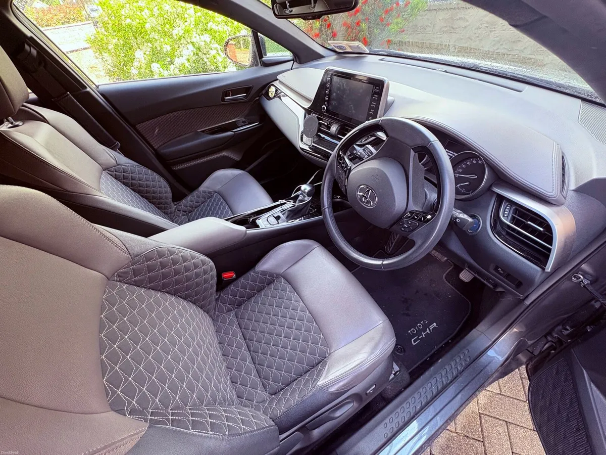 Toyota CHR 1.8 Hybrid SOL Spec - Image 4