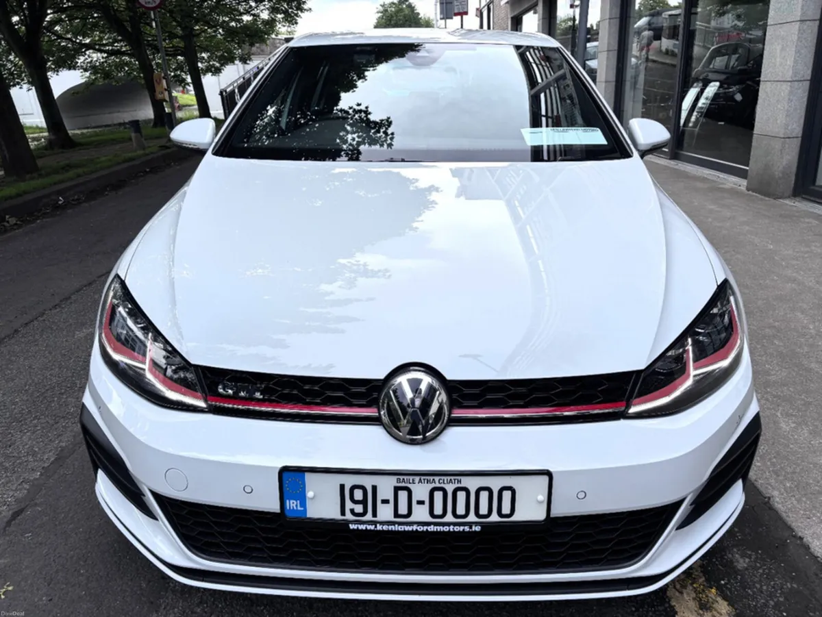 Volkswagen Golf 2.0 GTI DSG 5DR - Image 4