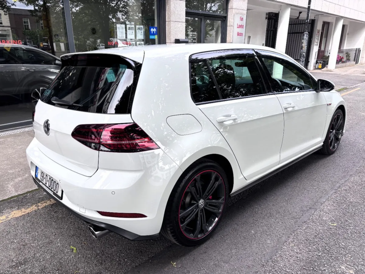 Volkswagen Golf 2.0 GTI DSG 5DR - Image 2
