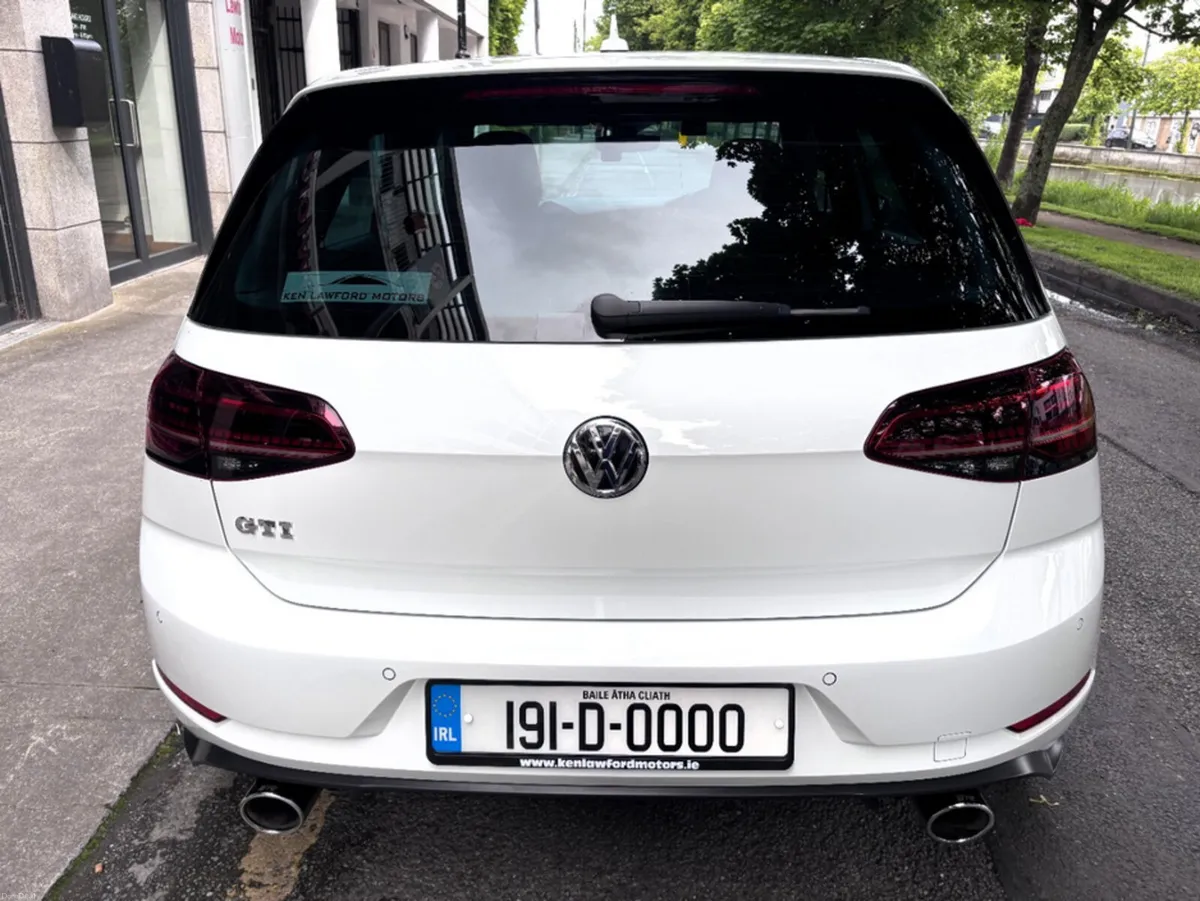 Volkswagen Golf 2.0 GTI DSG 5DR - Image 3