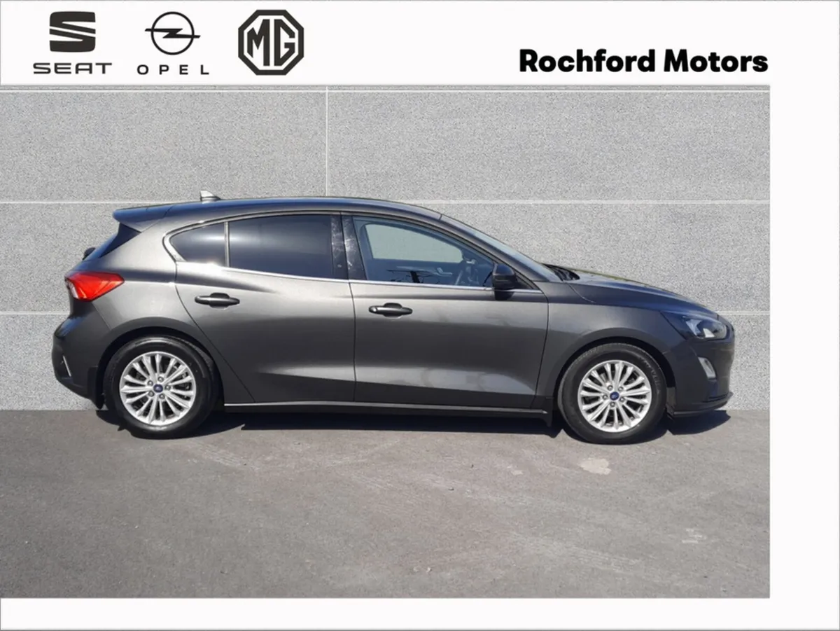Ford Focus TITANIUM EDITION 5DR 1.5 T TD 120 4 - Image 3