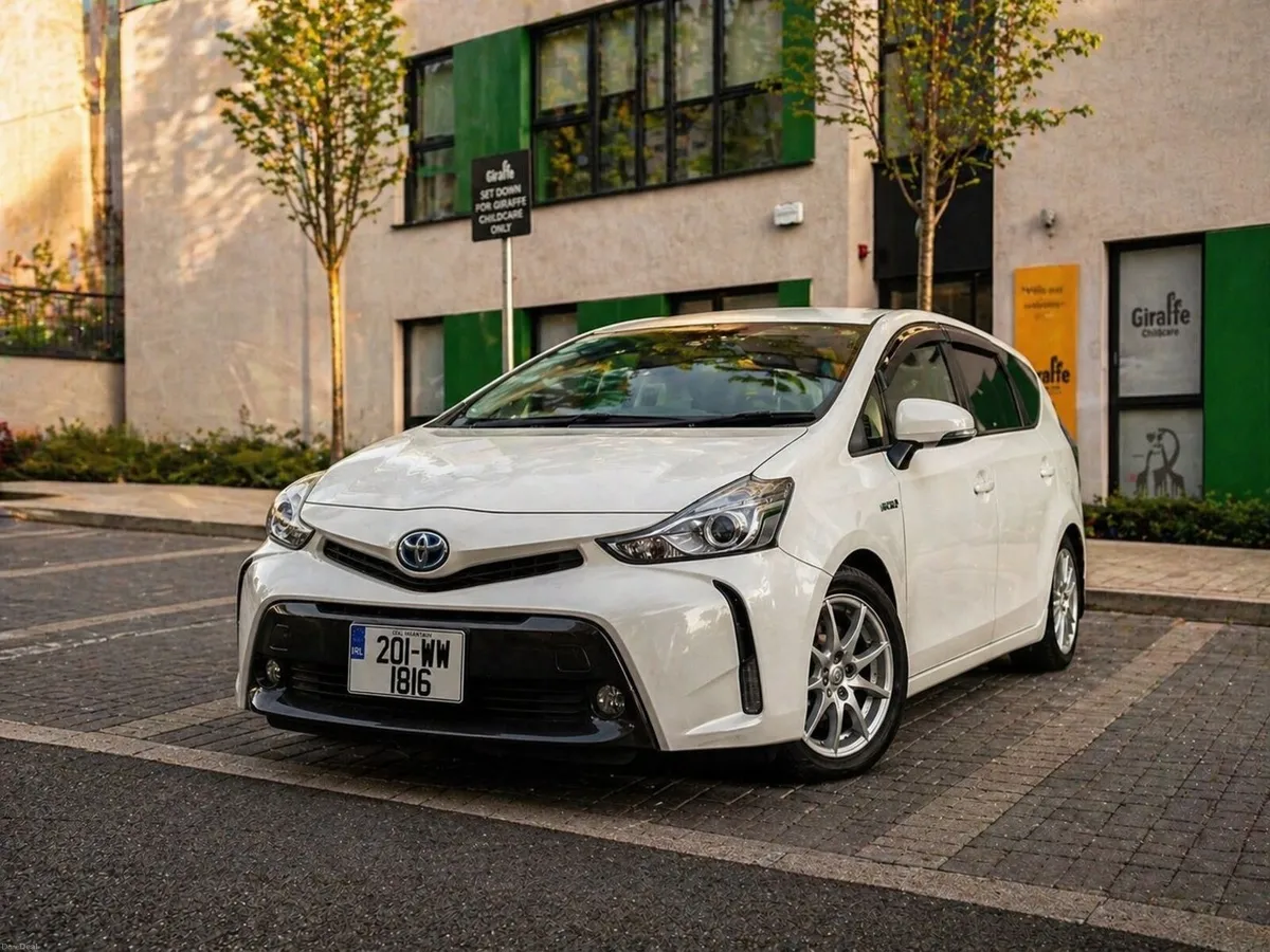 Toyota Prius alpha Taxi - Image 2