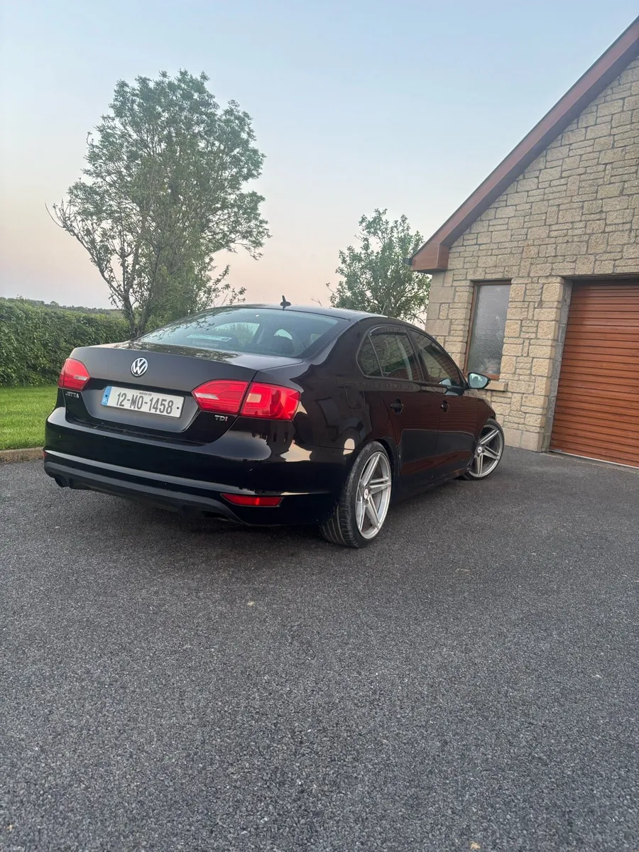 Volkswagen Jetta - Image 2