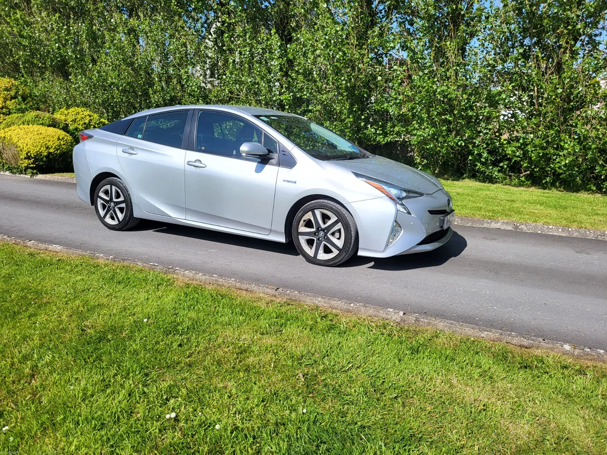Toyota Prius 2018 HYBRID AUTOMATIC - Image 1