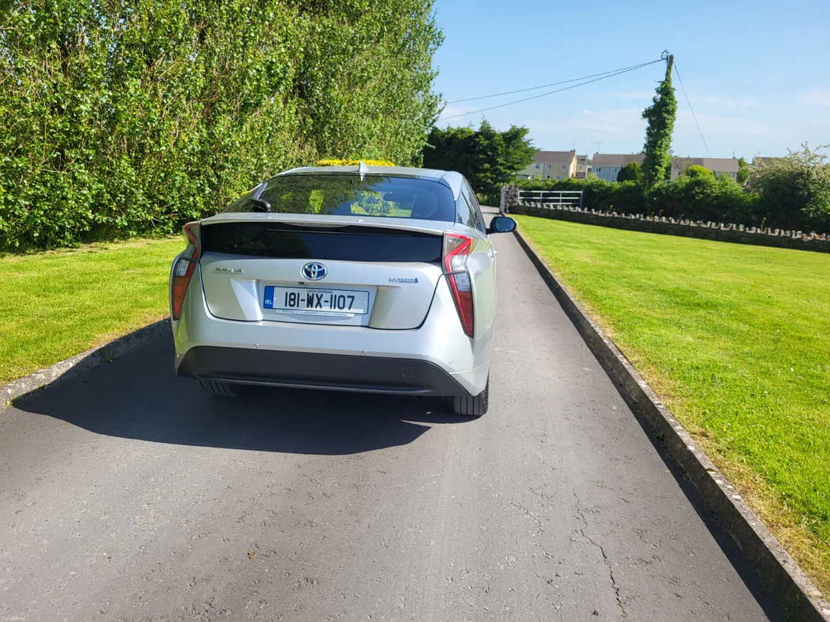 Toyota Prius 2018 HYBRID AUTOMATIC - Image 3