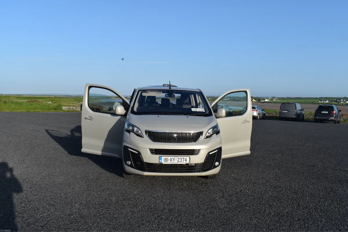 High speck Peugeot Travels Expert 2L 8 seater - Image 4