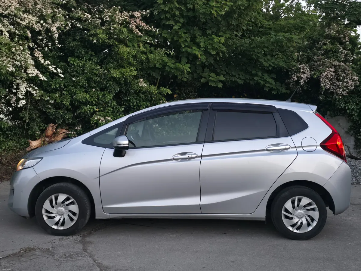€5990 Honda Fit 2014 jazz automatic 1.3L €5990 - Image 3