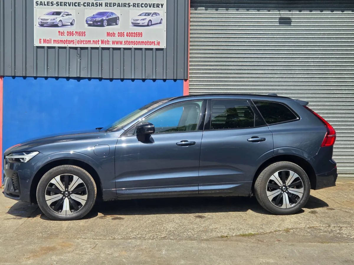 Volvo XC60 2023 T6PHEV - Image 5