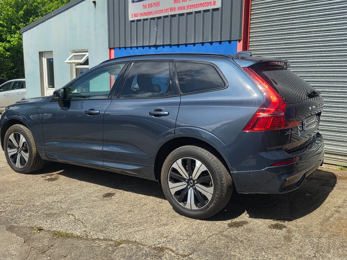 Volvo XC60 2023 T6PHEV - Image 4