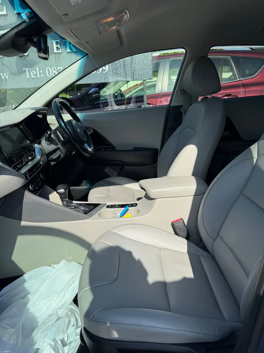 212 Kia Niro 1.6 Plug-in Electric Hybrid Petrol - Image 4