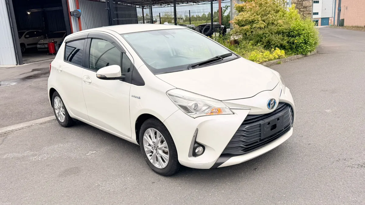 Toyota Vitz 2019 1.5 Hybrid White - Image 5