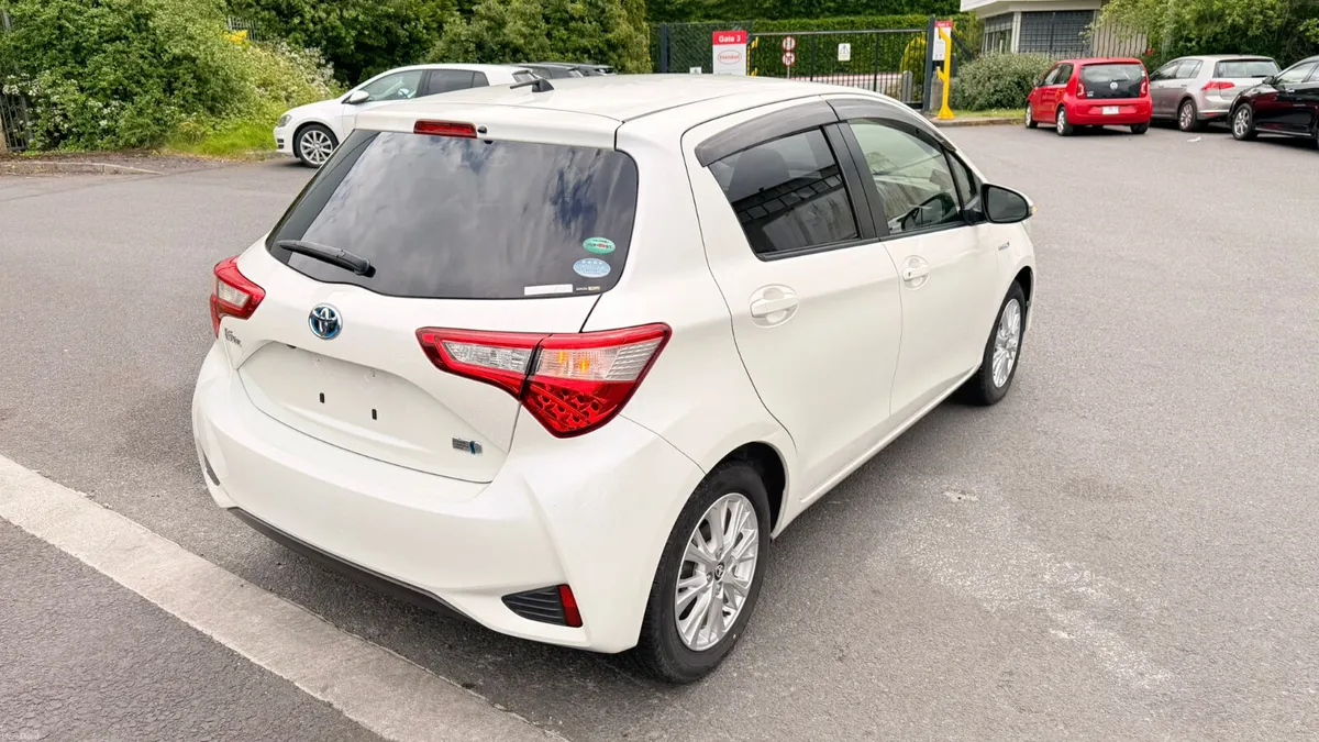 Toyota Vitz White - Image 3