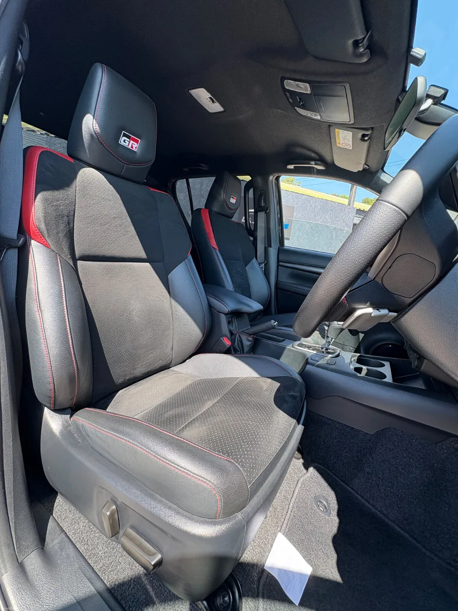 Toyota Hilux GR Sport Automatic 2024 - Image 4