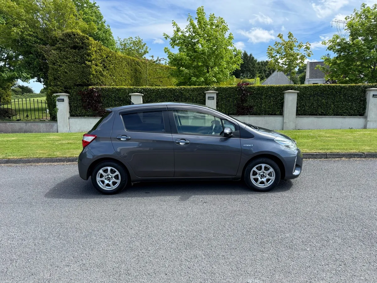 2018 Toyota Yaris 1.5 Hybrid Auto 48000 KM - Image 2