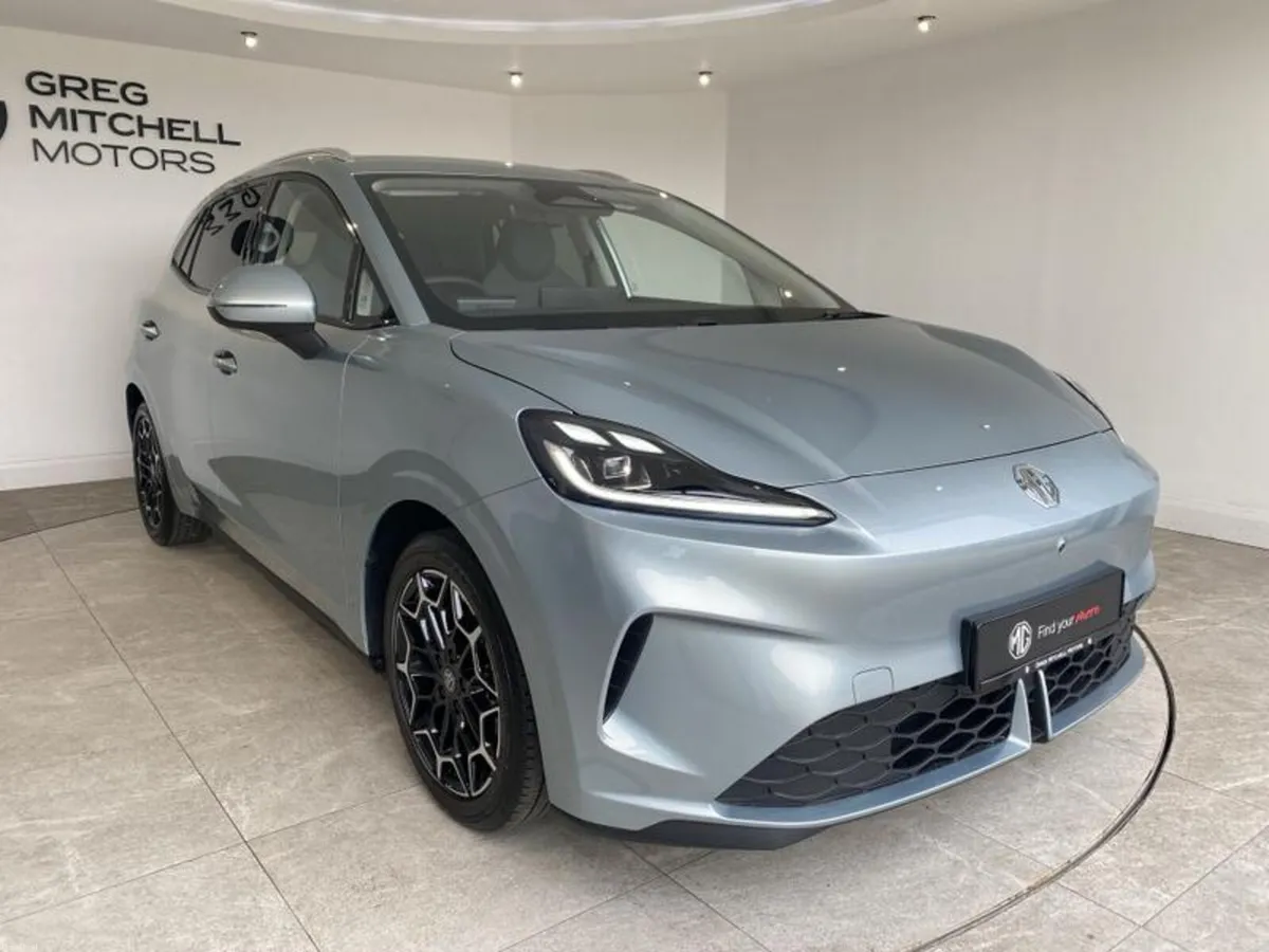 MG MG4 118kW Premium Long Range 54kWh 5dr Auto - Image 3