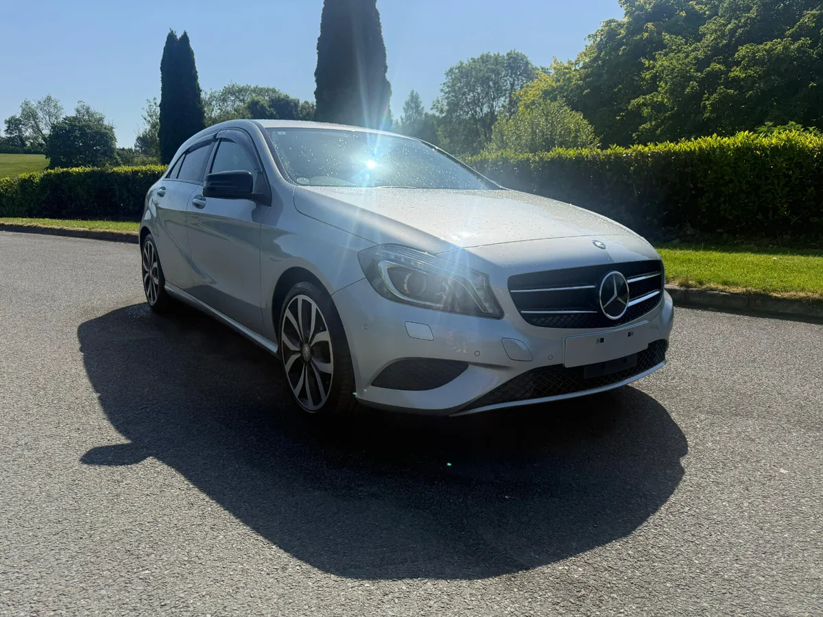 MERCEDES A180 NIGHT EDITION AUTO 2015 - Image 2