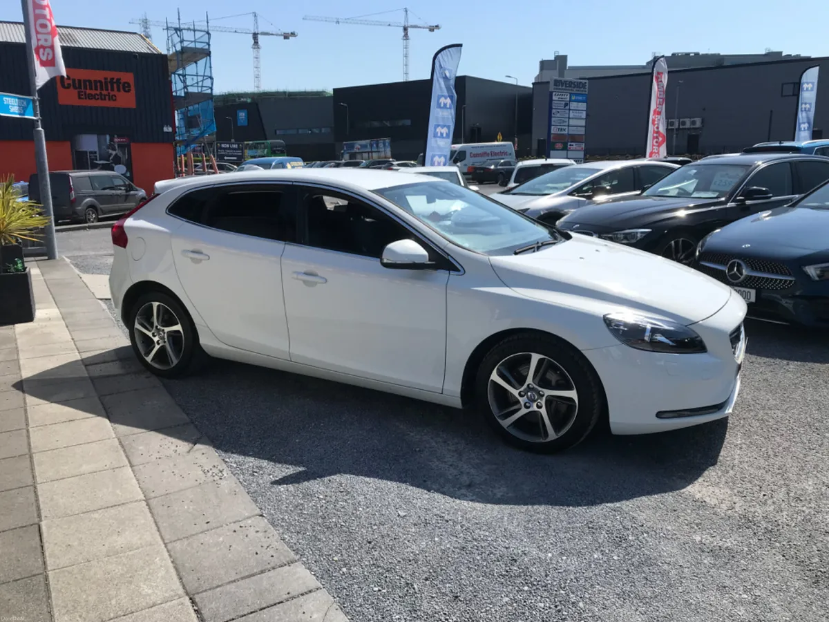 2016 VOLVO V40 AUTOMATIC TURBO DIESEL - Image 4