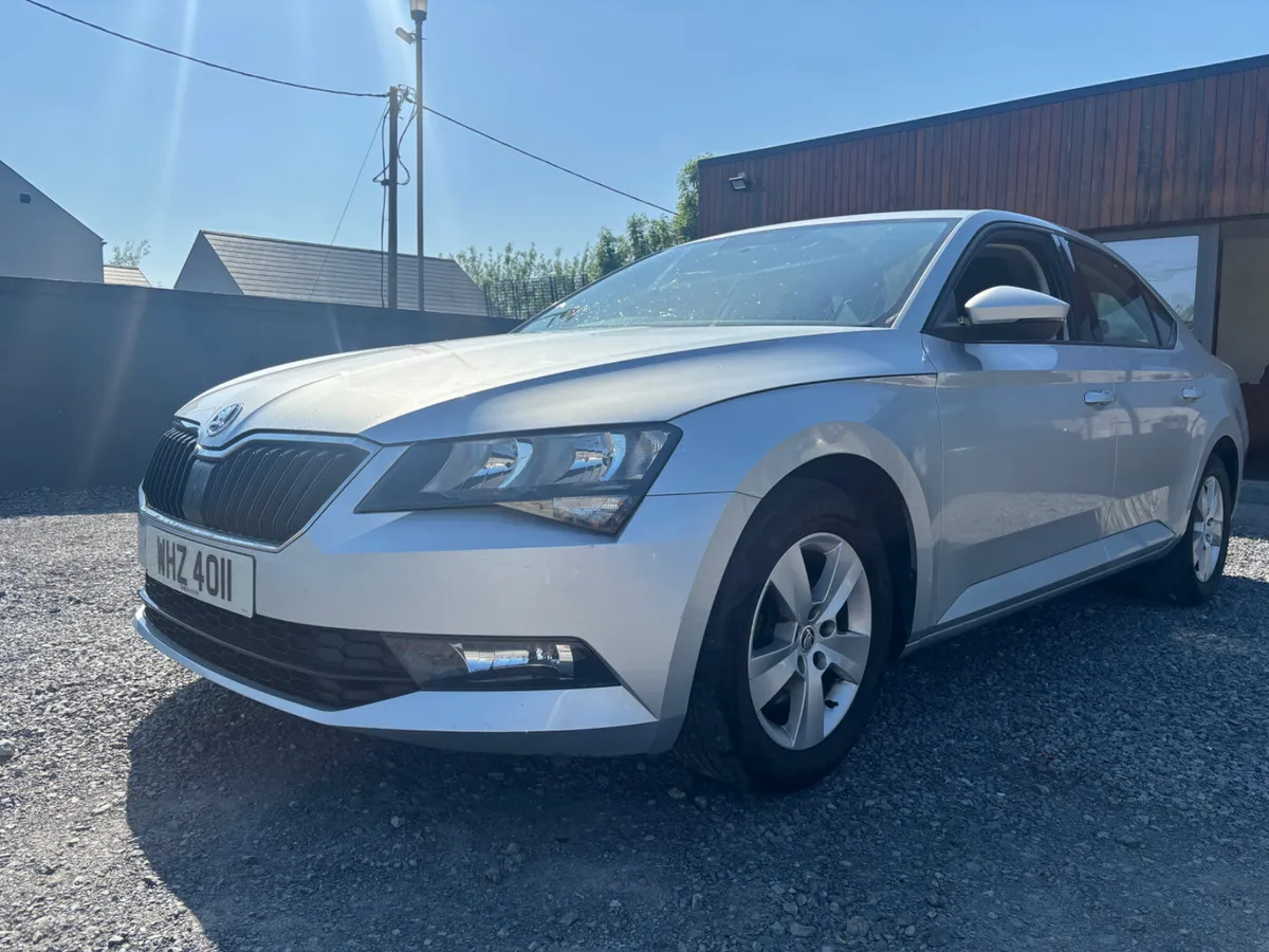 Skoda Superb 2018 - Image 2