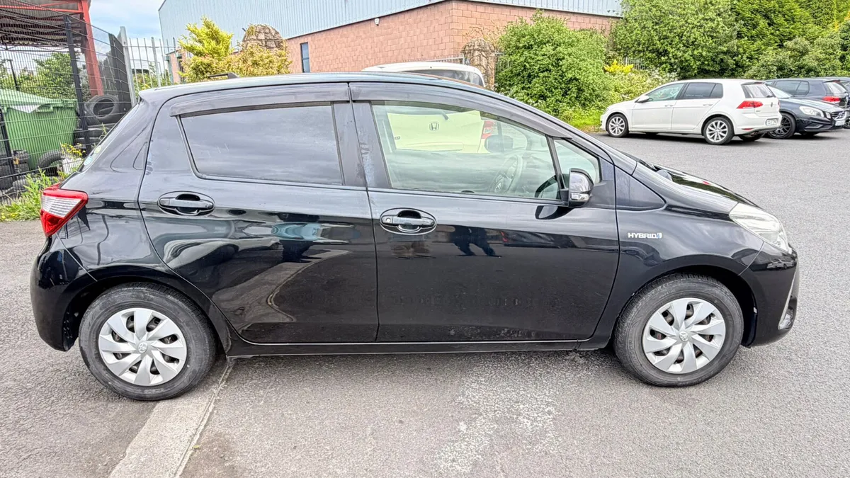 Toyota Vitz 2019 1.5 Hybrid Black - Image 5