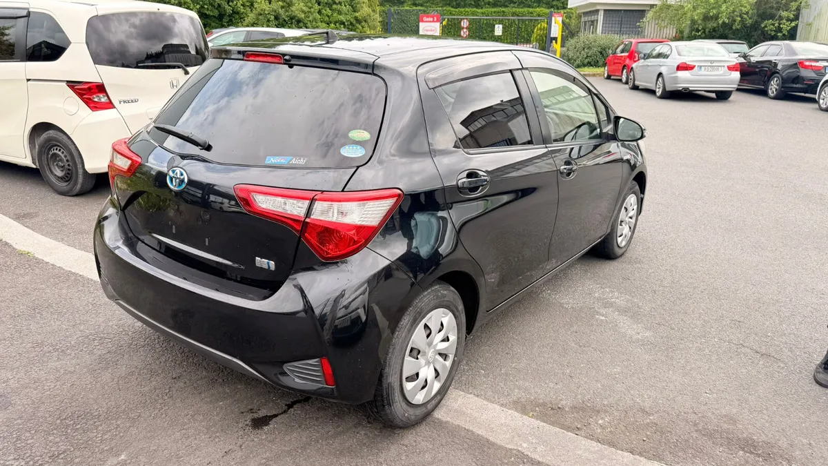 Toyota Vitz Blue - Image 4