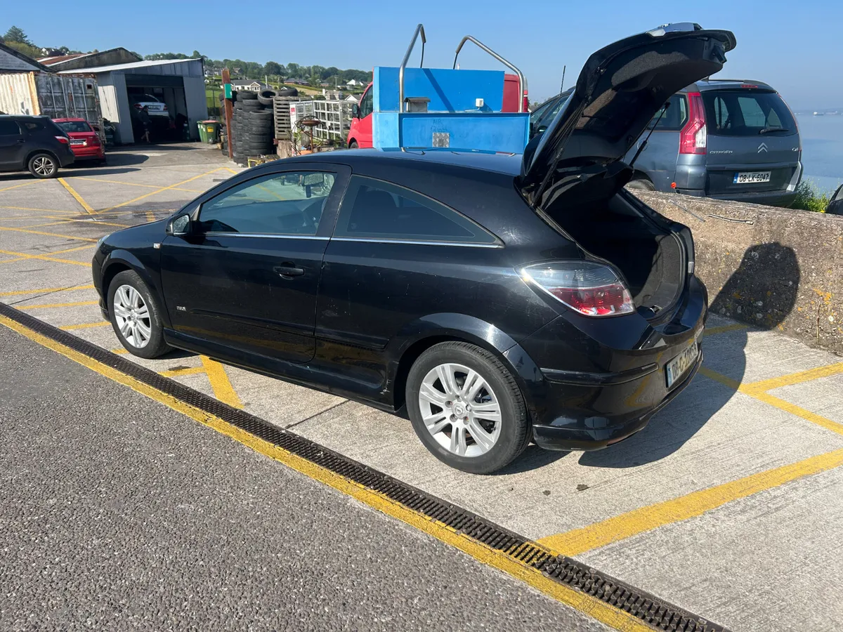 Opel Astra 1.6 GTC Petrol 2008 - Image 2