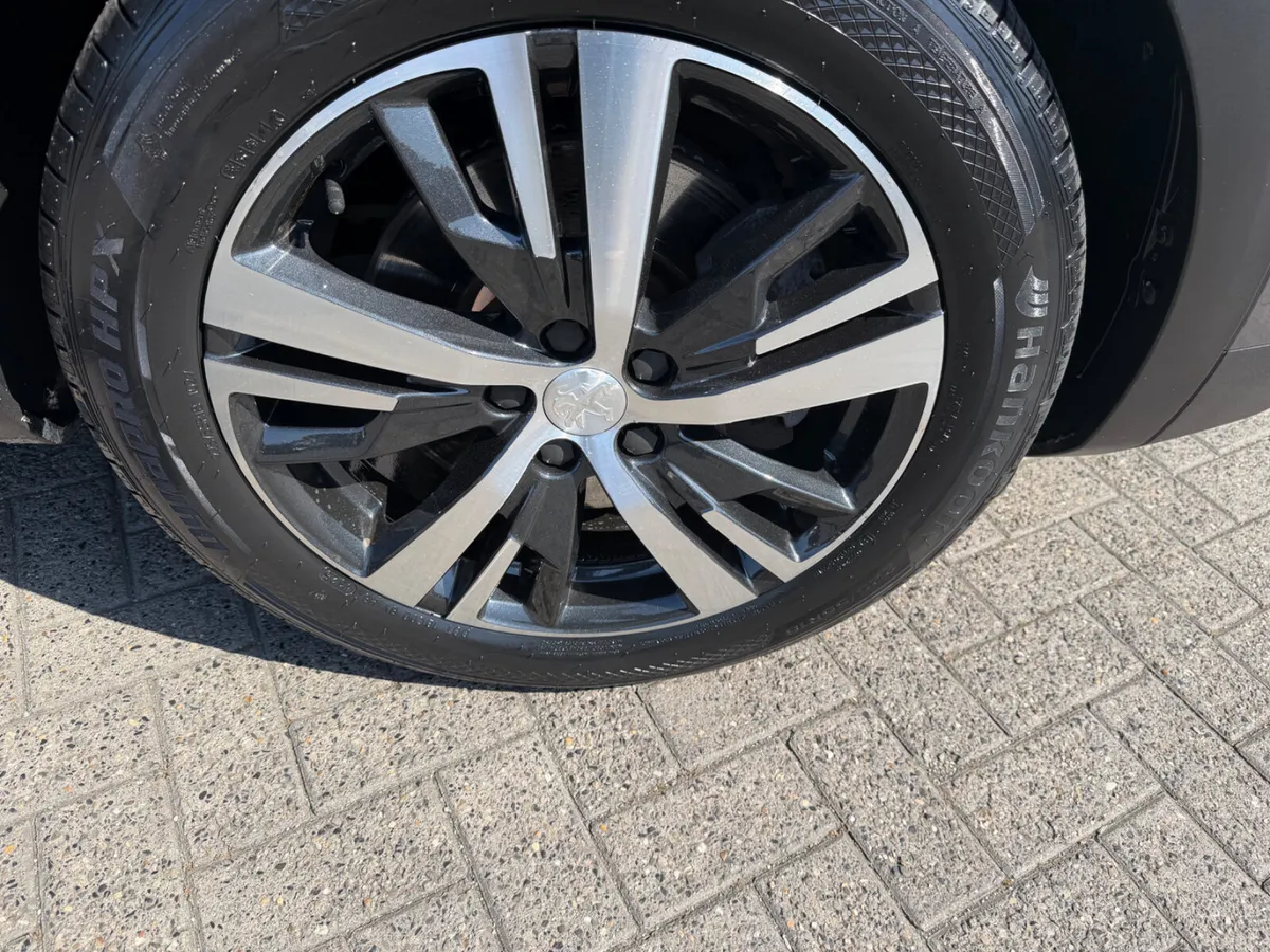 2021 Peugeot 3008 Allure PHEV - Image 4