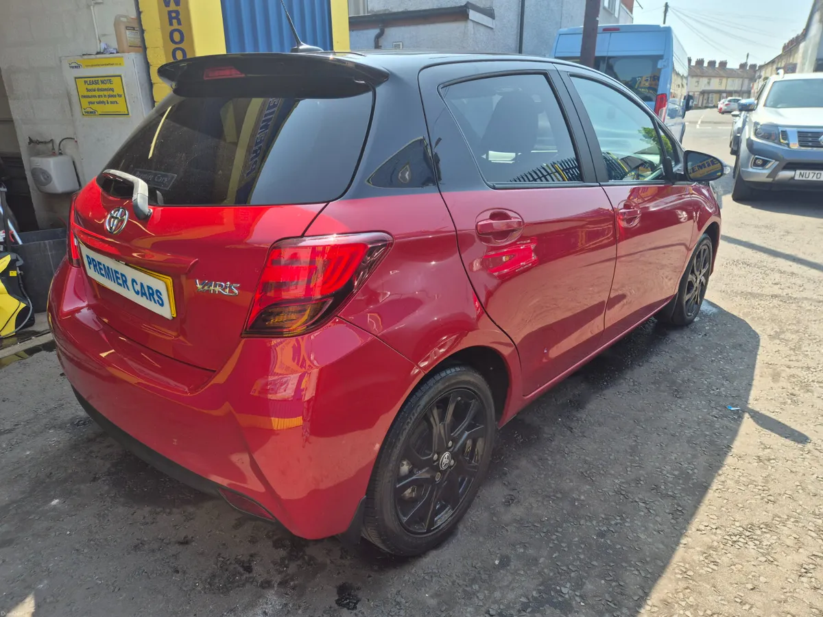 Toyota Yaris 2017 - Image 2