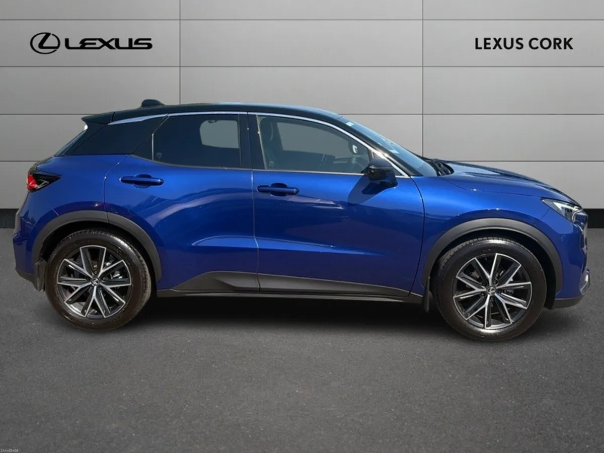 Lexus LBX LBX EMOTION - Image 4