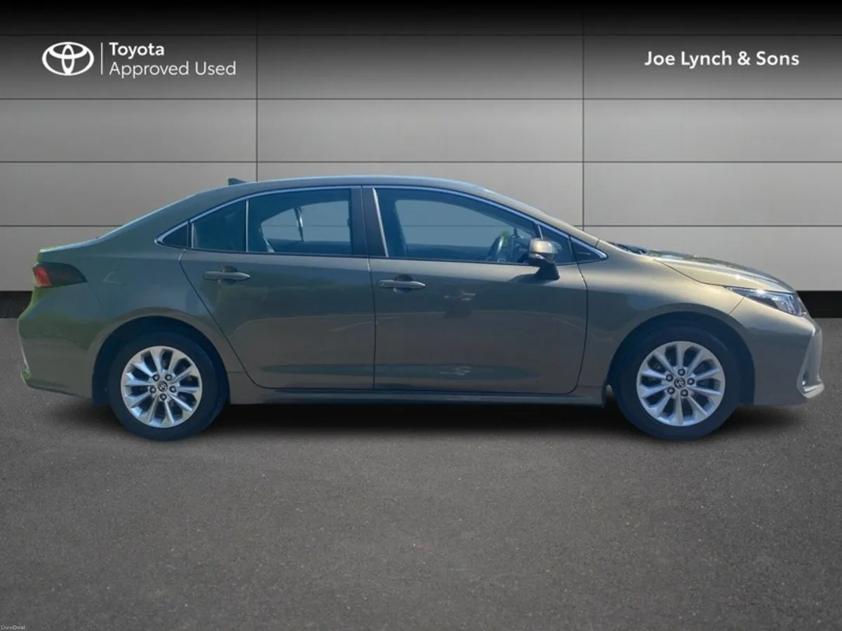 Toyota Corolla COROLLA HYBRID SALOON LUNA - Image 3