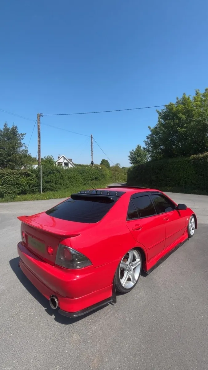 Lexus is200 - Image 4
