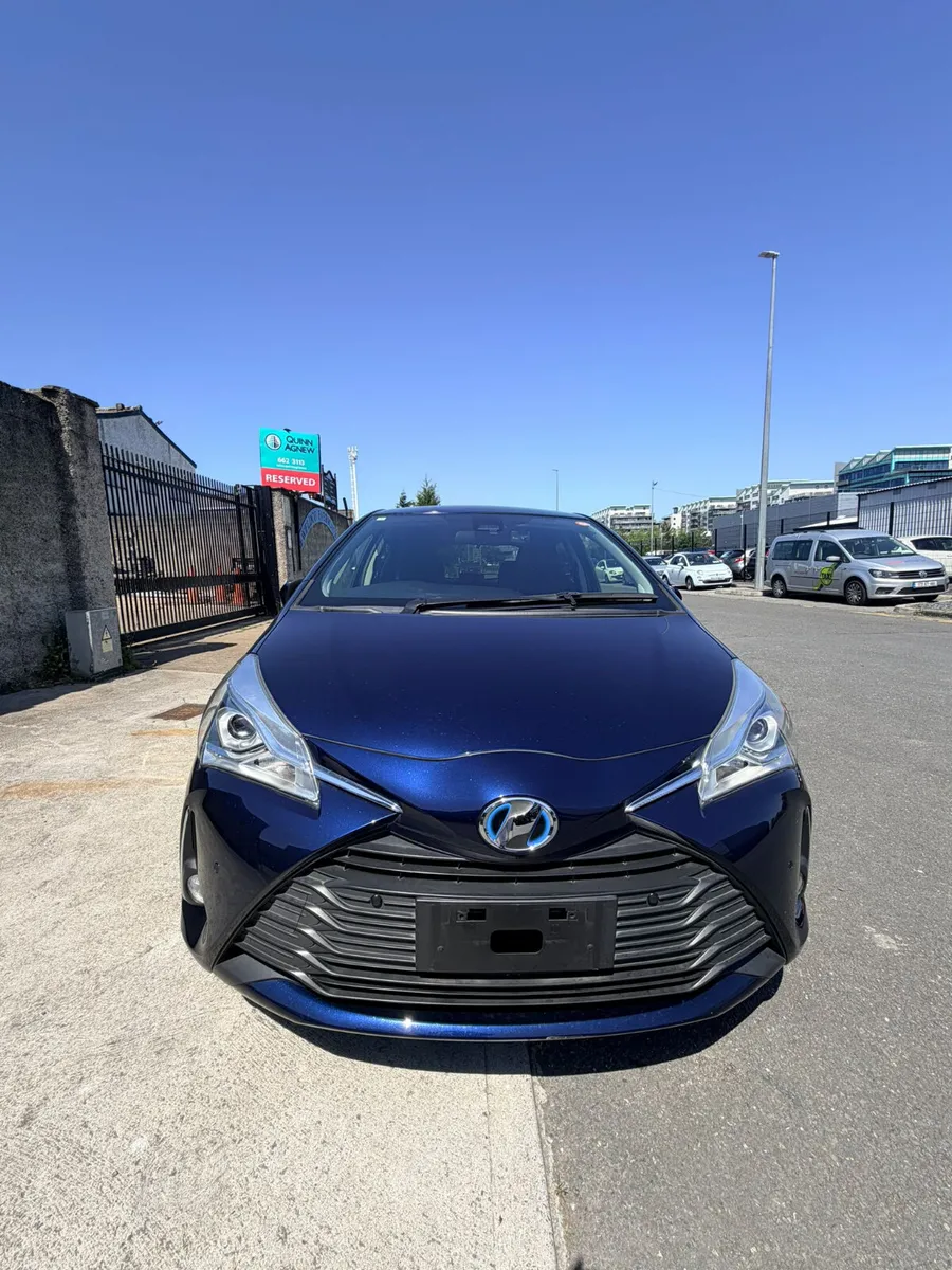 Toyota Vitz Blue - Image 1
