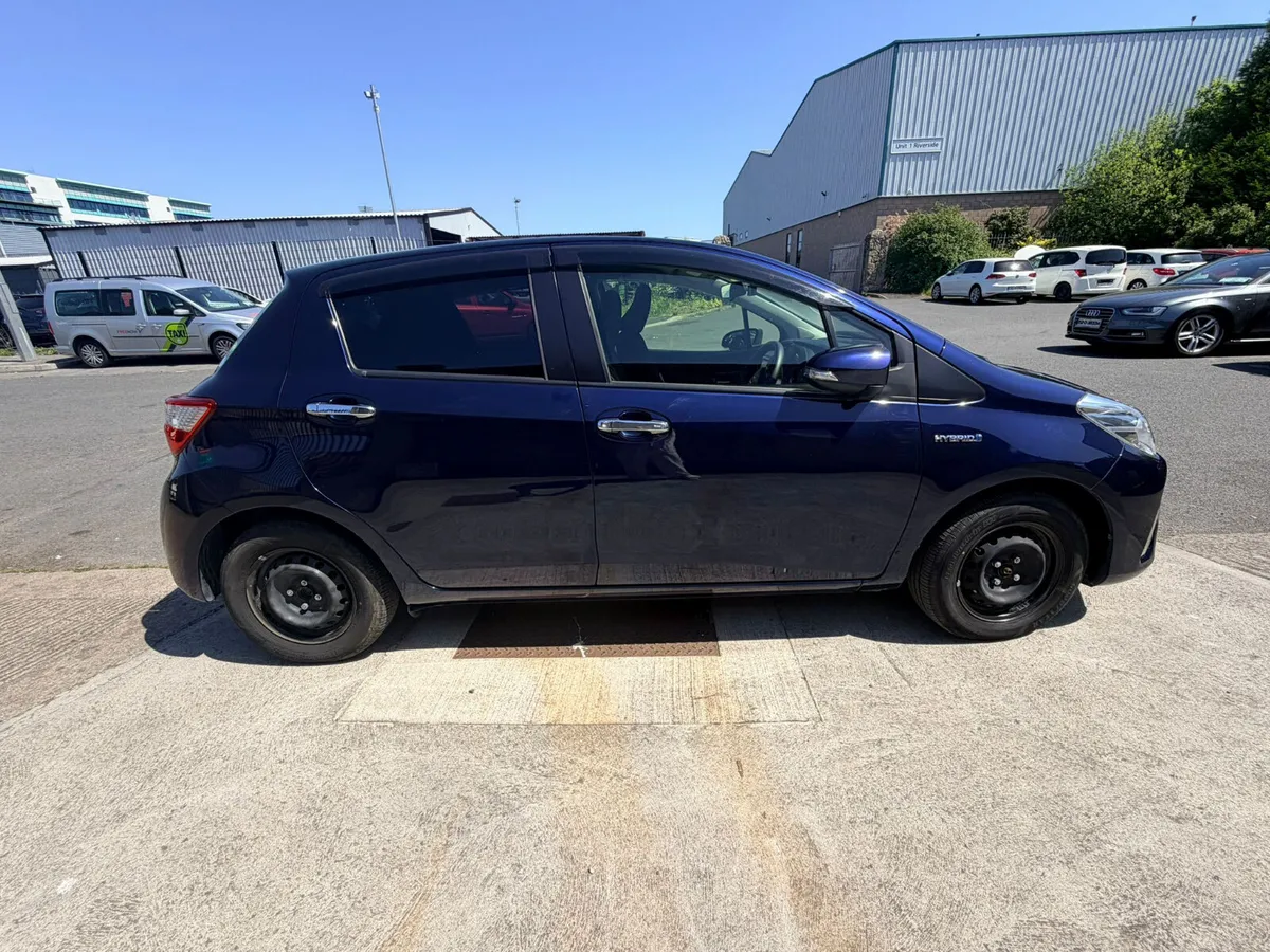 Toyota Vitz Blue - Image 4