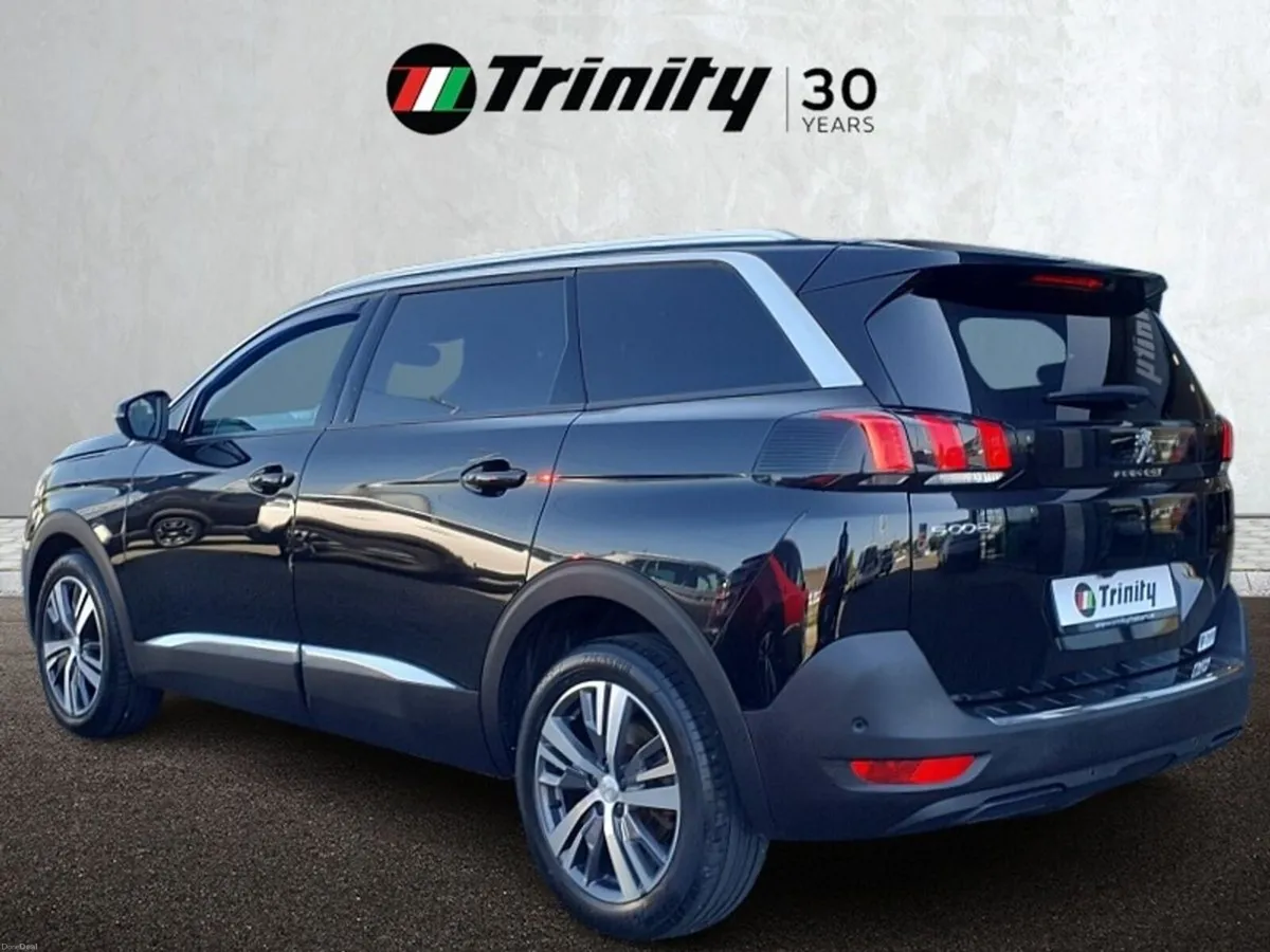 Peugeot 5008 ** 3 ISOFIX SEATS IN MIDDLE ROW ** ON - Image 3