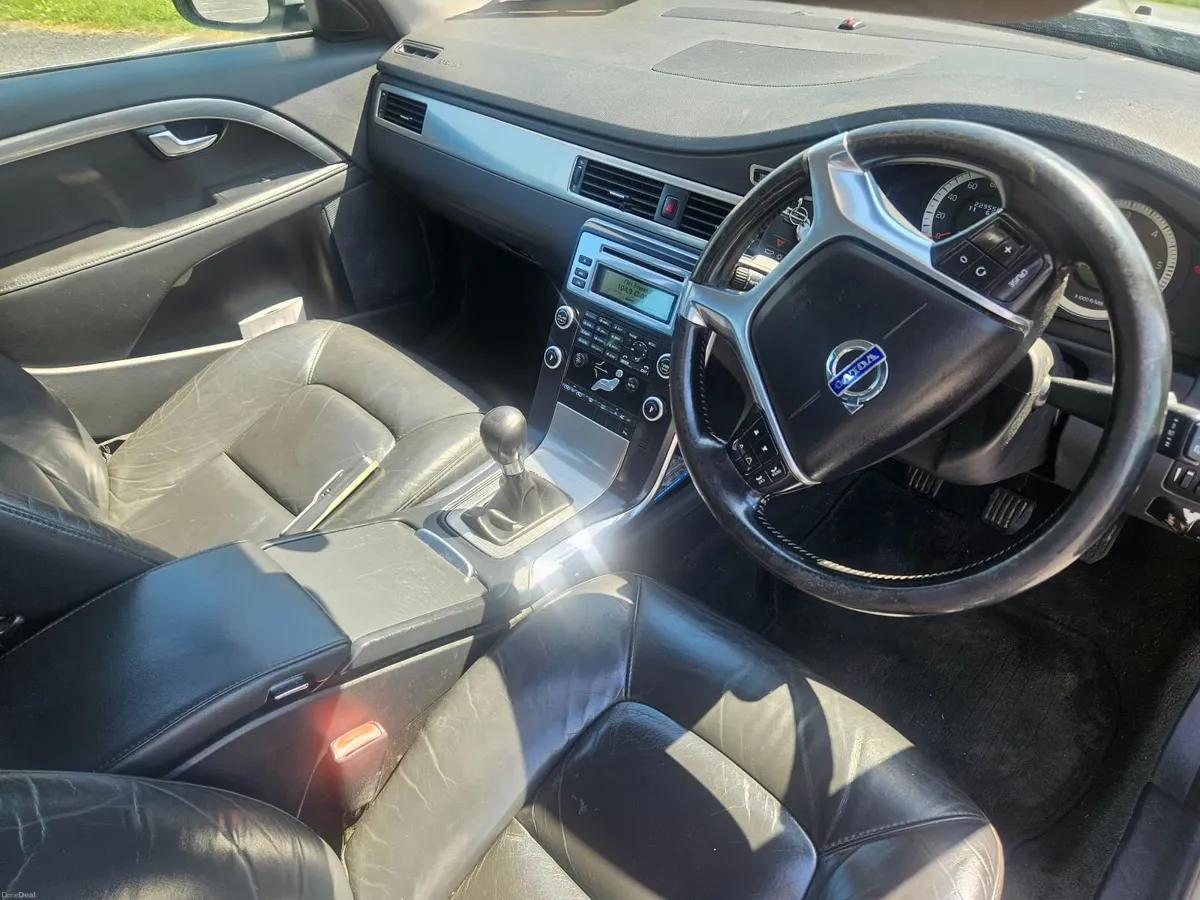 Volvo V70 2010 new nct 04/27 tax 07/26 - Image 2