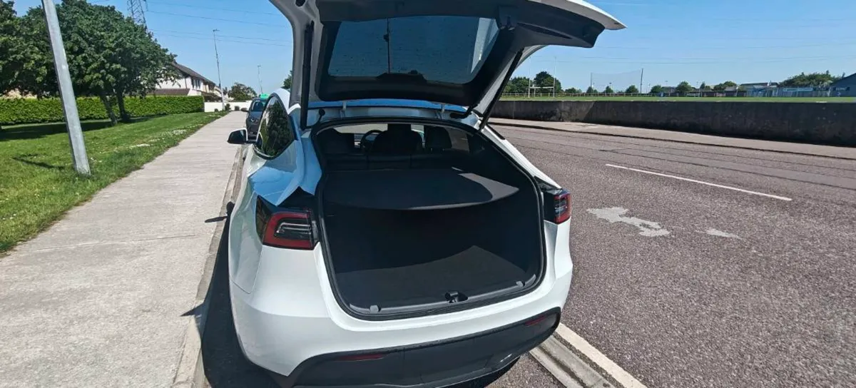 Tesla Model Y Rear Wheel Drive - Image 4