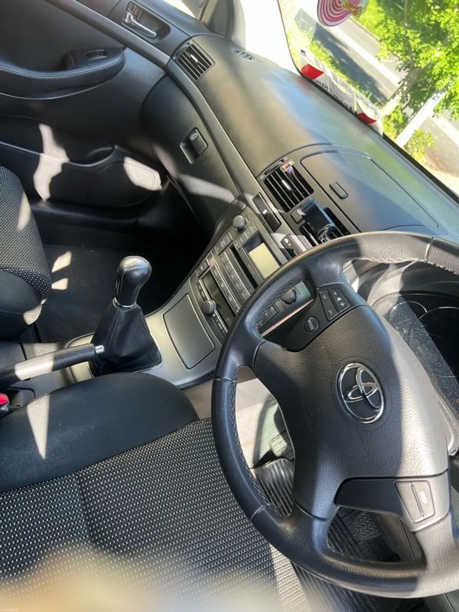2007 Toyota Avensis Luna - Image 2