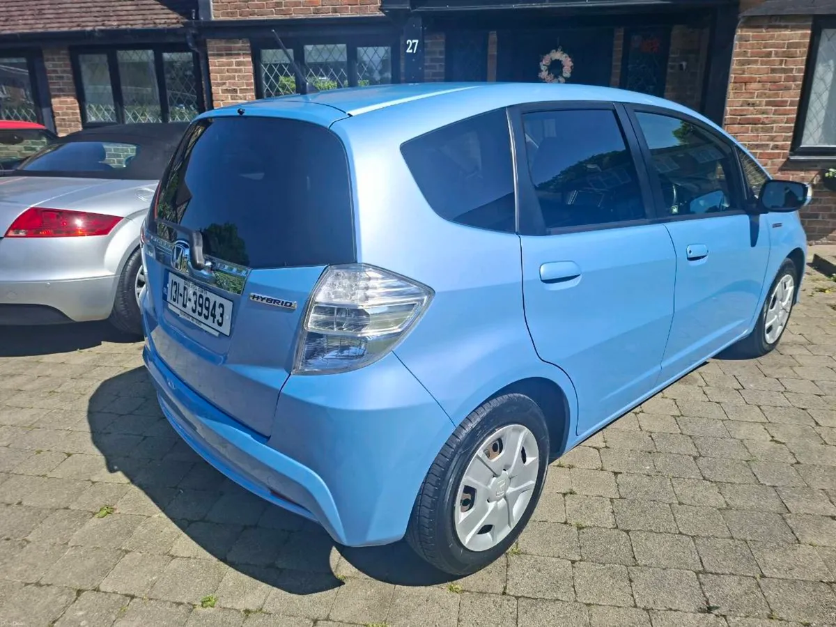 HODA FIT 1.3 HYBRID AUTOMATIC 2013 TOTALLY  MINT - Image 3