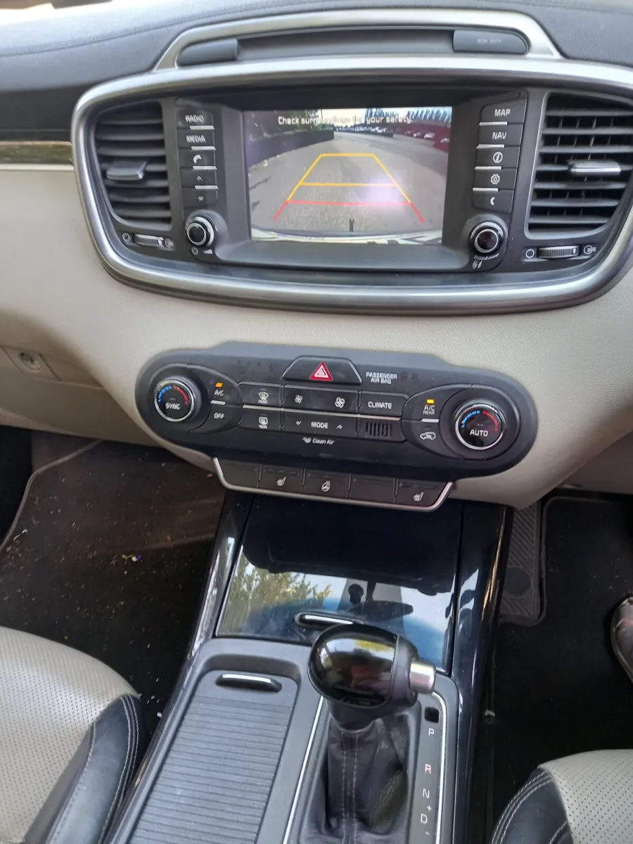 2016 Kia Sorento 2.2 Diesel Automatic - Image 2