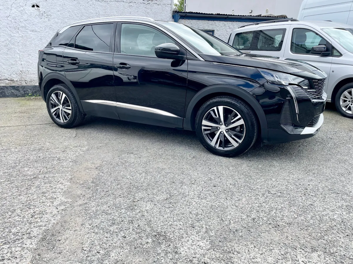 Peugeot 3008 Allure 1.2 Petrol 130 BHP Manual,2023 - Image 2