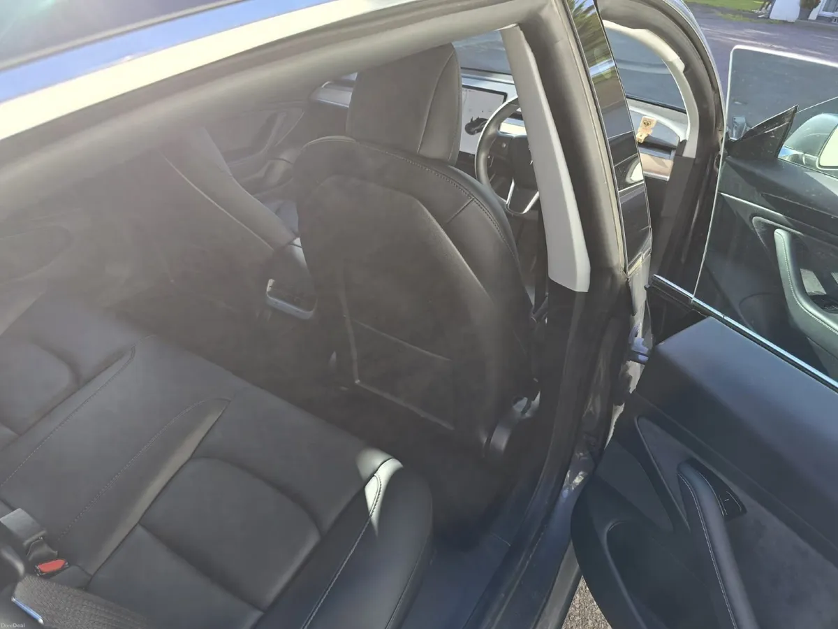 Tesla Model 3 Dual Motor AWD Long Range - Image 3